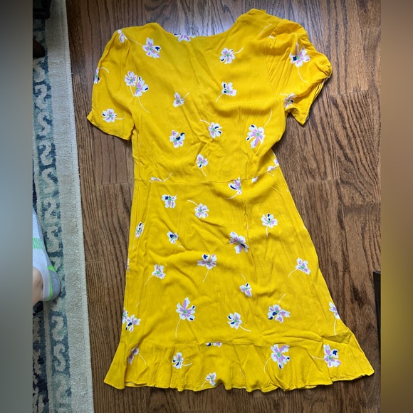 Yellow Who What Wear dress with floral details - Picture 3 of 4